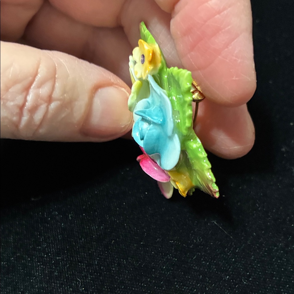 Vintage Multicolor Floral Enamel Brooch - Pink, Blue & Yellow Flower Pin - Picture 3 of 10
